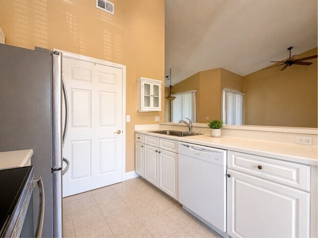 Building Photo - 407 Augusta Cir