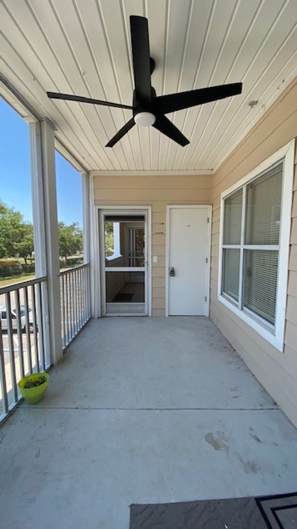 Building Photo - Beautiful 2/2 Condo Fully Remodeled!! A Must See to Appreciate!!