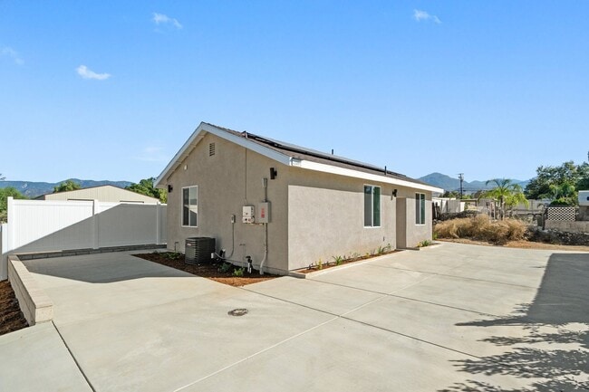 Building Photo - 1318 Malachite Ave