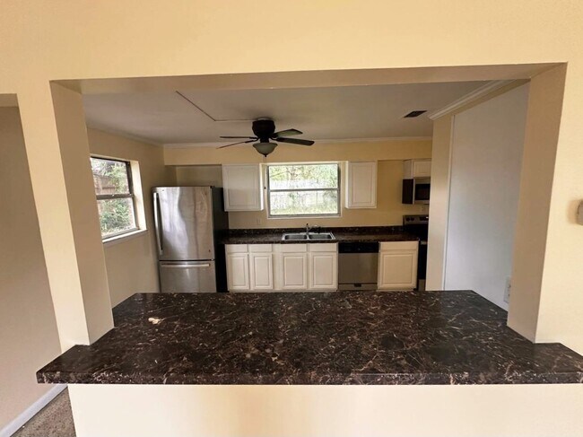 Building Photo - 6064 Longchamp Dr