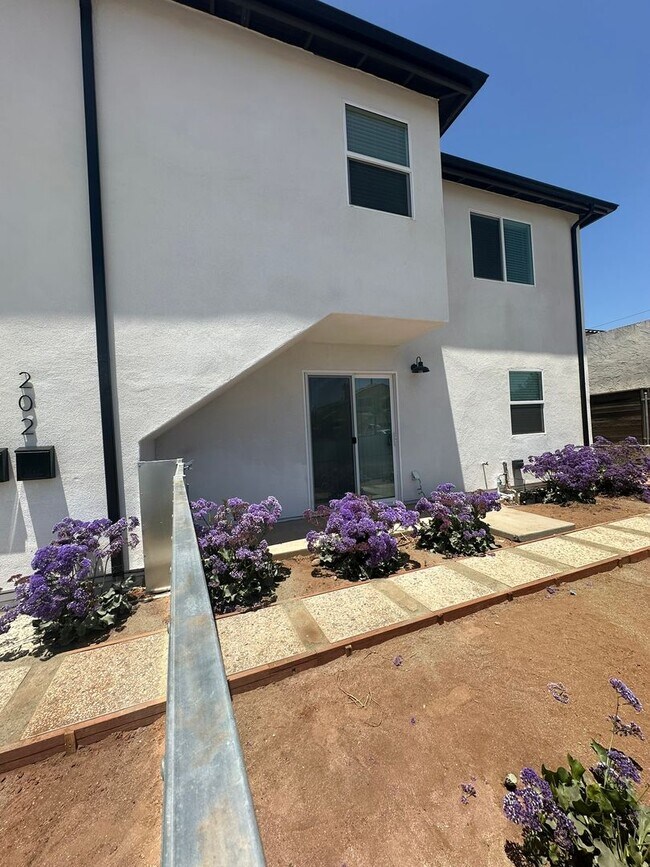 Building Photo - 202-204 Calla Avenue