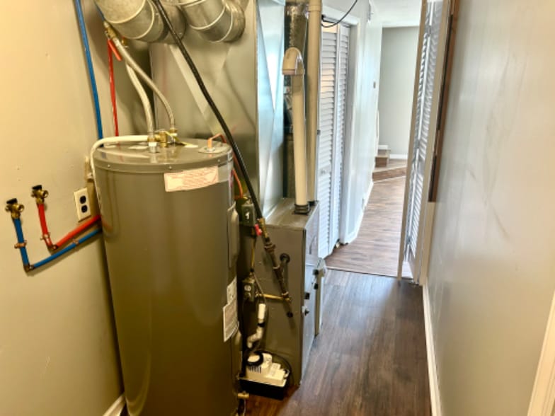 Building Photo - 413 6th Ave