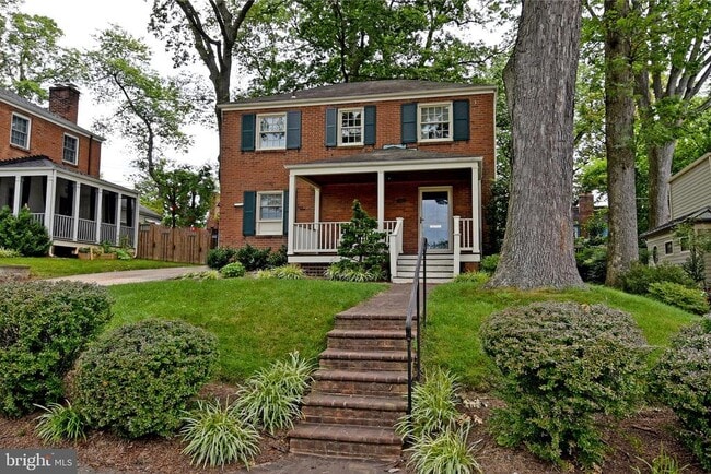 Building Photo - 1531 Patrick Henry Dr