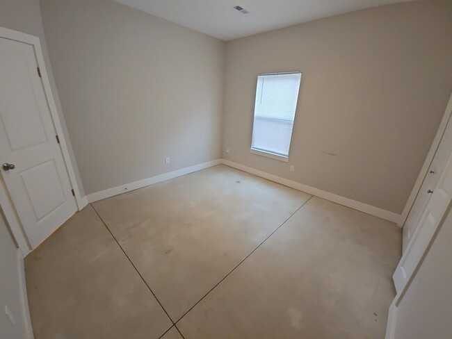 Building Photo - Charming Single-Family Home in Valley Cent...