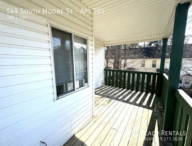 Building Photo - 549 S Moore St