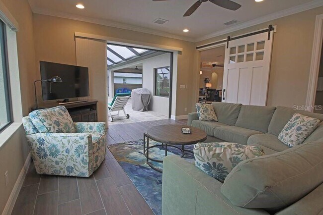 Building Photo - 1125 Rotonda Cir