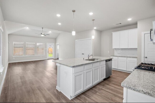 Building Photo - 21647 Coral Mist Dr