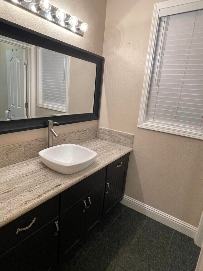 Building Photo - Home for Rent in Sacramento (Rosemont Park)