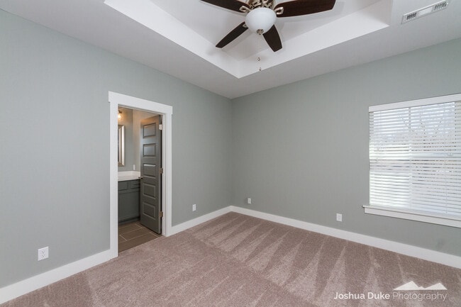 Building Photo - Pre-Leasing Modern Style Home Minutes from Campus and Downtown Fayetteville