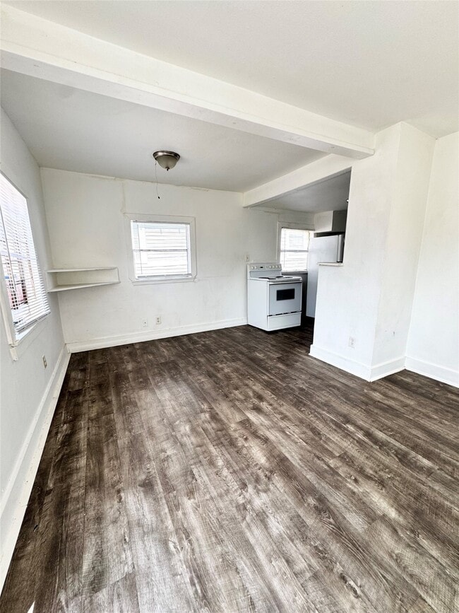 Building Photo - 910 N 67th St