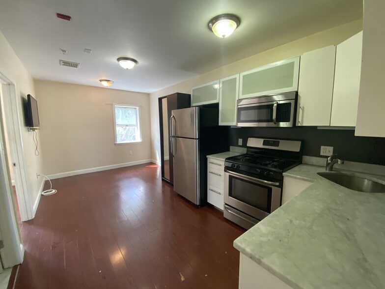 Building Photo - 191 Everett St