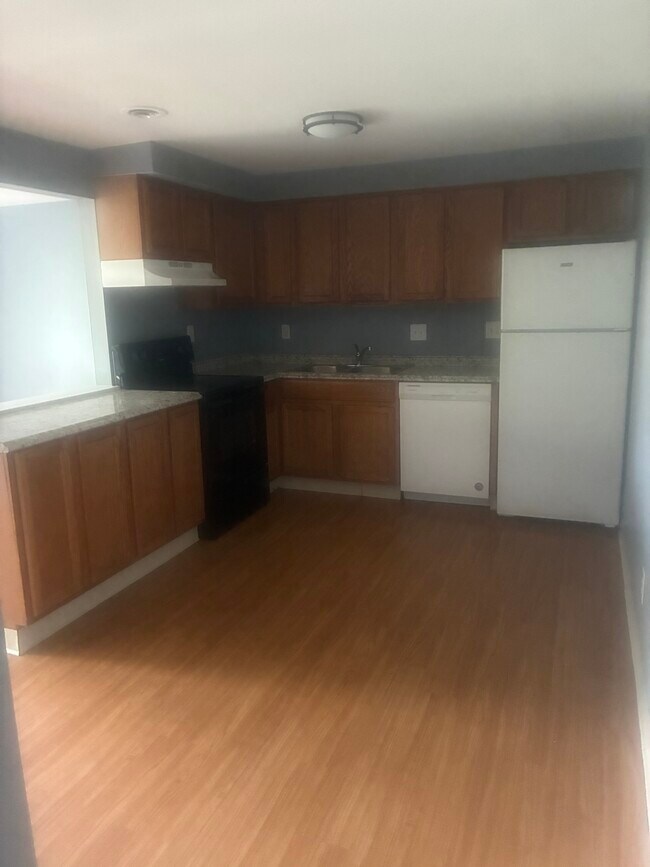 Building Photo - Cranberry Court