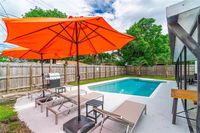 Building Photo - 6661 Freedom St