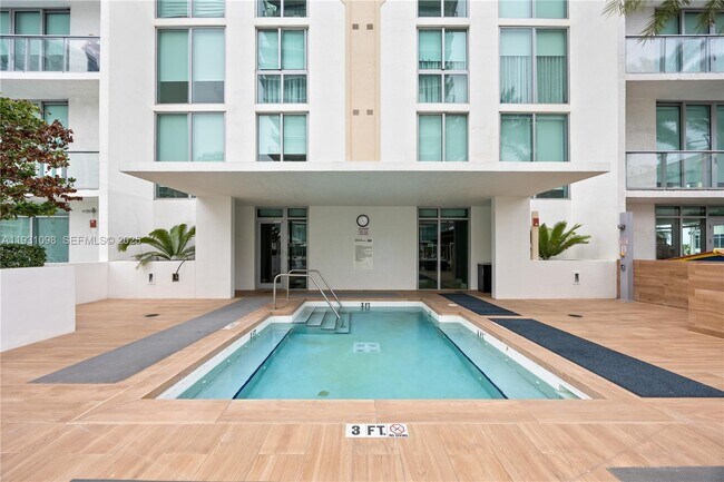 Building Photo - 300 Sunny Isles Blvd