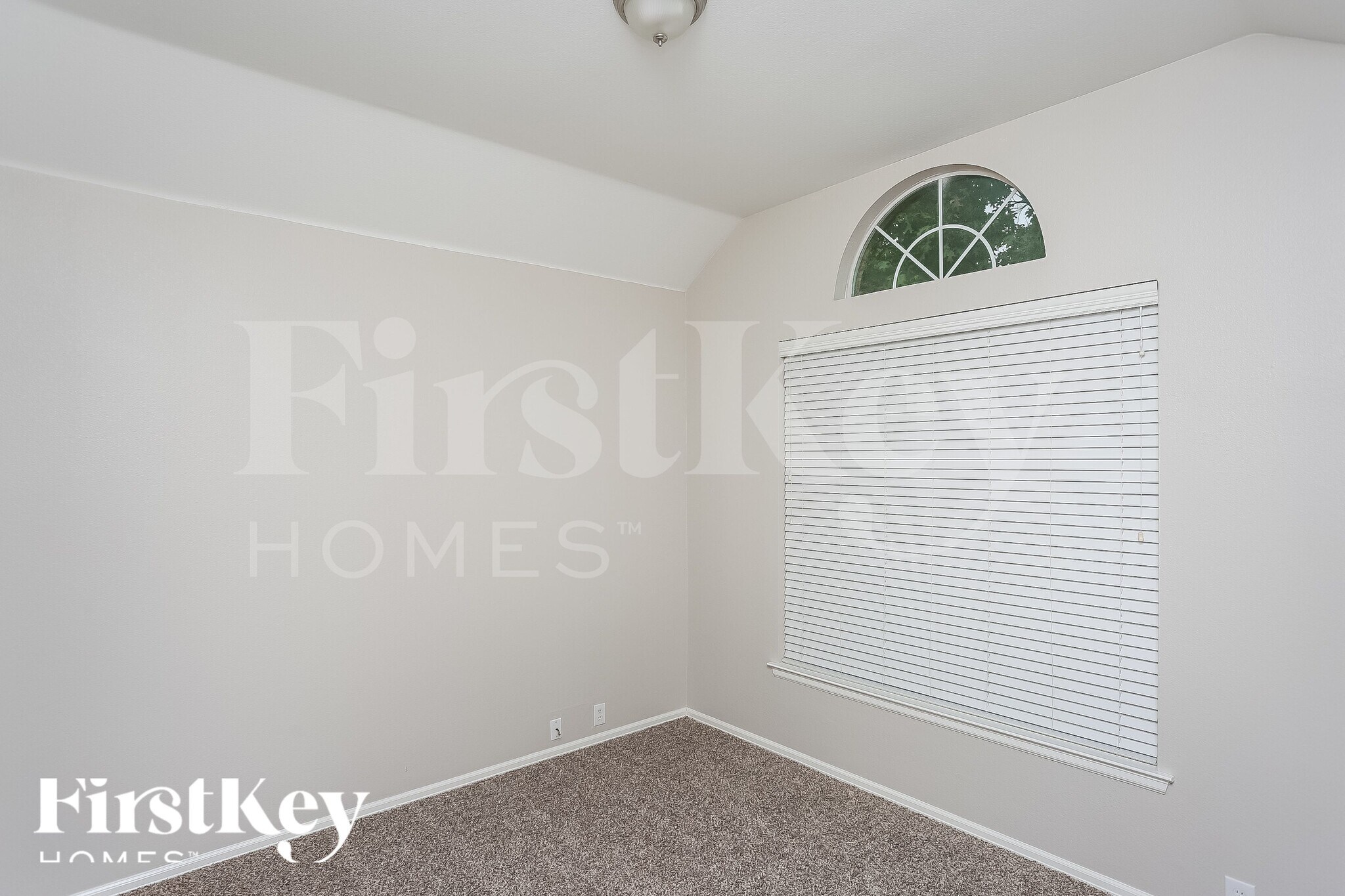 Building Photo - 2852 Maple Creek Dr