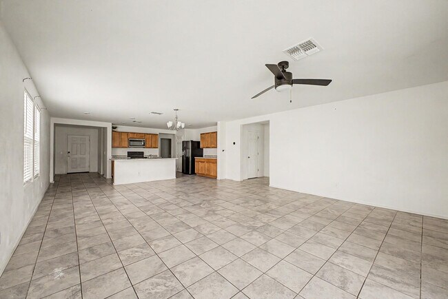 Building Photo - 12586 W Myrtle Ave