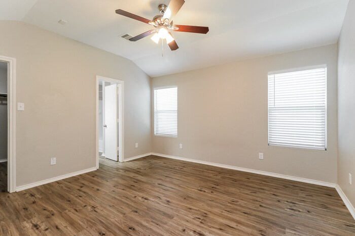 Building Photo - 816 Lightningbug Ln