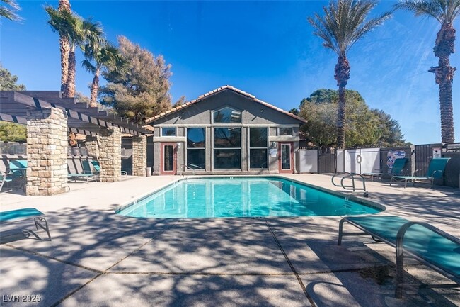 Building Photo - 2750 Durango Dr