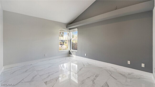 Building Photo - 3590 10th Ave NE