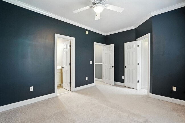 Building Photo - BEAUTIFUL BRICK FRONT TOWNHOME HOLLY SPRINGS!