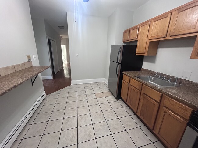 Building Photo - 364 E 59th St