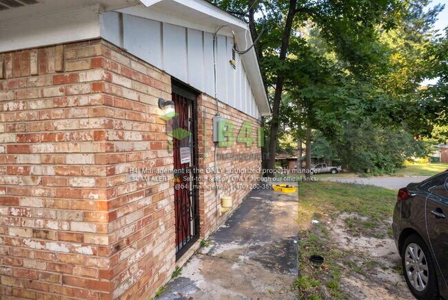 Building Photo - 3025 Sprucewood Dr