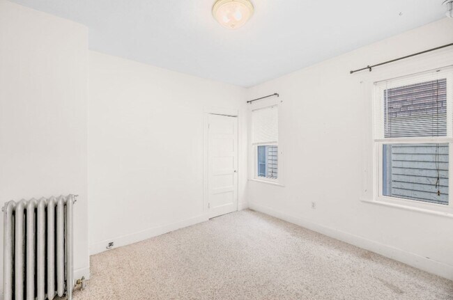 Building Photo - 114 Cedar St