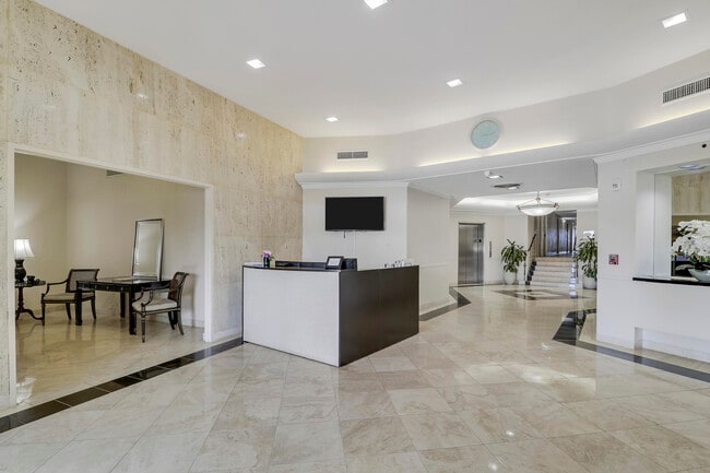 Building Photo - 2800 N Flagler Dr