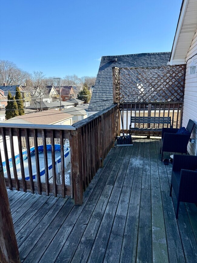 Building Photo - 4954 W Cullom Ave