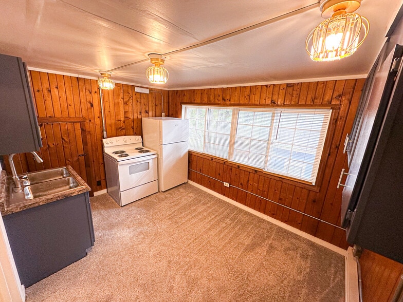 Building Photo - 1325 24th St