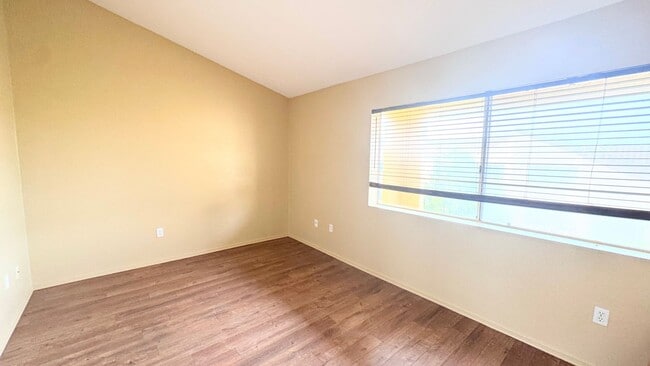 Building Photo - 1 Bedroom in Venetian Gated Community
