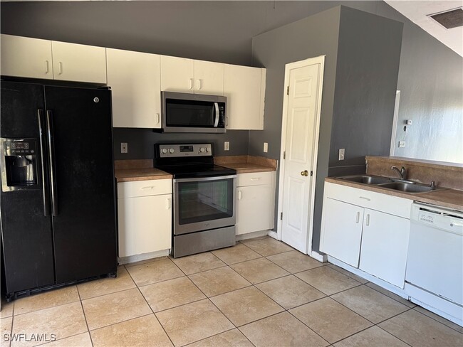 Primary Photo - 402 Banfield Pl