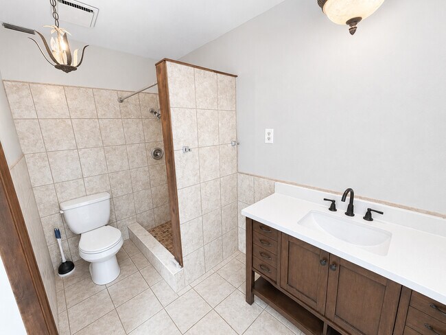 Building Photo - 1409 Madrid Way