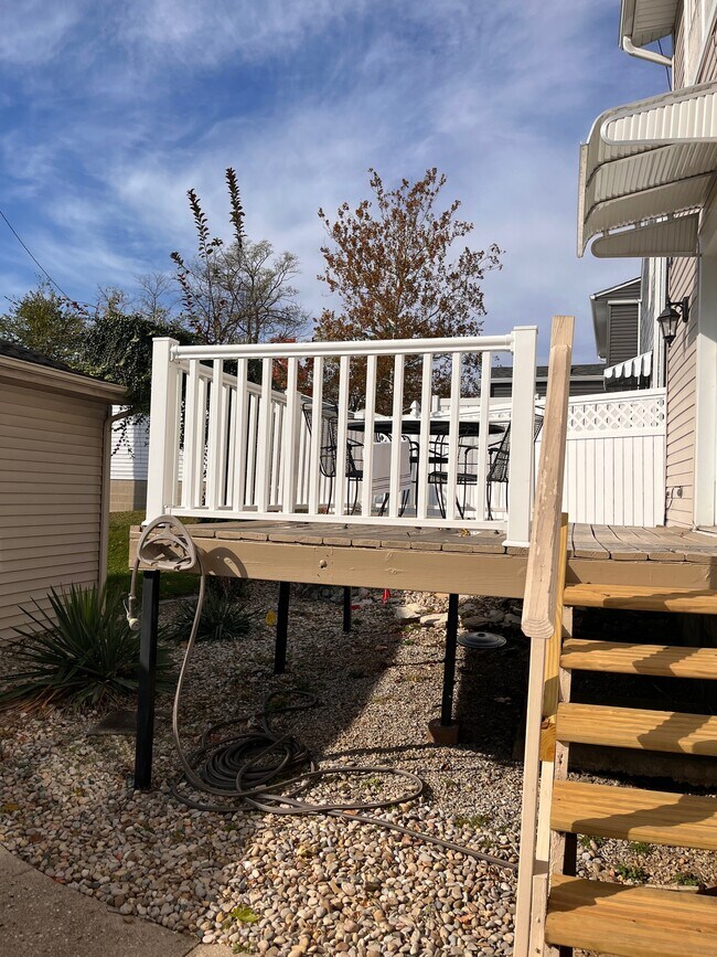 Building Photo - 1071 University Blvd