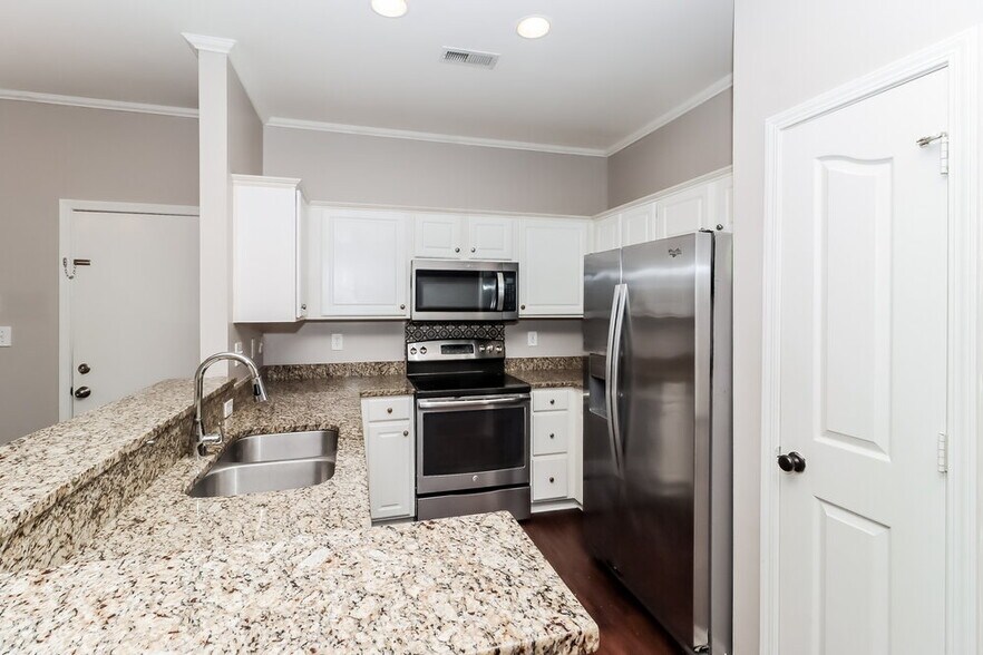 Building Photo - 13218 Ballara Pl