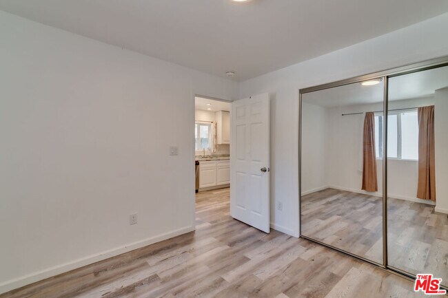 Building Photo - 15011 Hartsook St