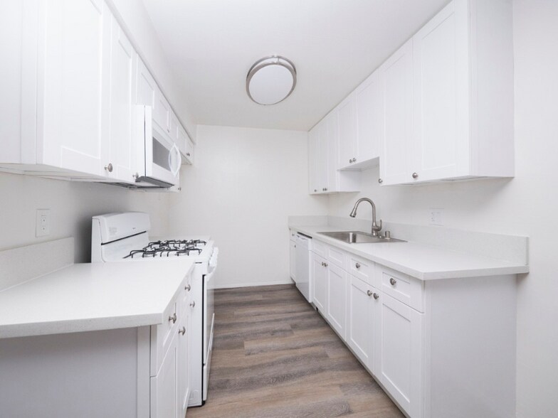 Building Photo - 20951 Roscoe Blvd