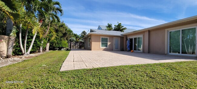 Building Photo - 5200 West Blvd