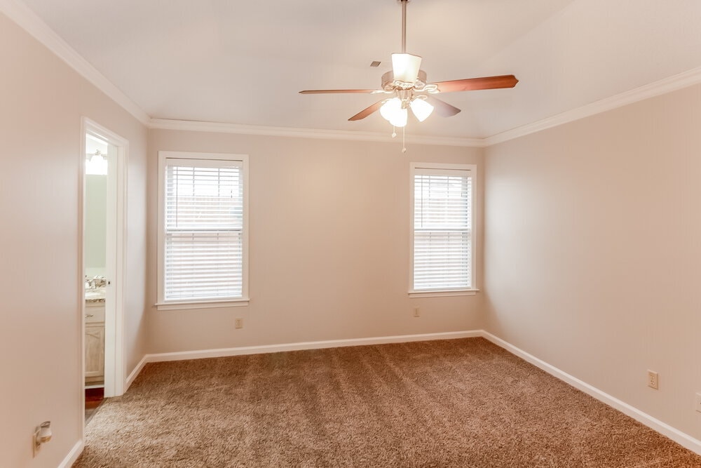 Building Photo - 2241 Lake Hill Ct