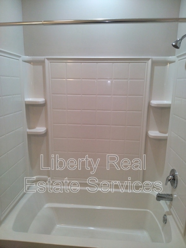 Building Photo - 729 Burke Dr