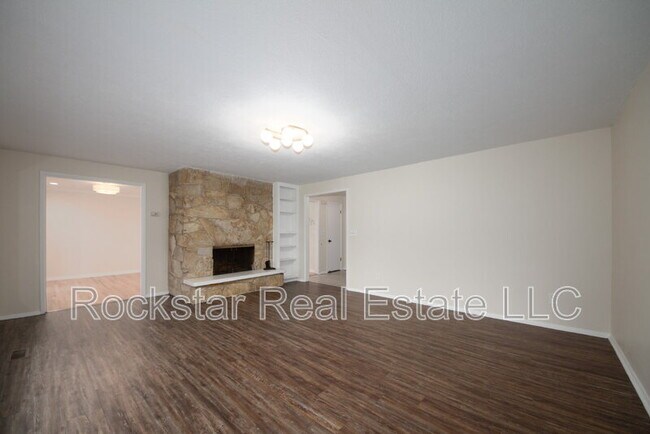 Building Photo - 12125 N Normandie St