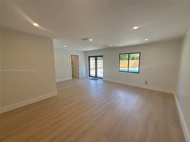 Building Photo - 3081 NW 103rd Ln