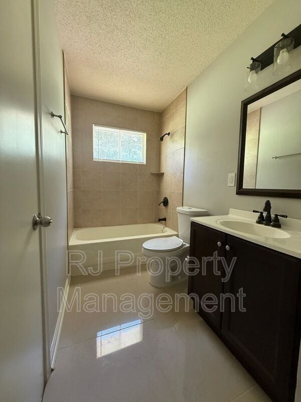 Building Photo - 4200 Clydesdale Dr