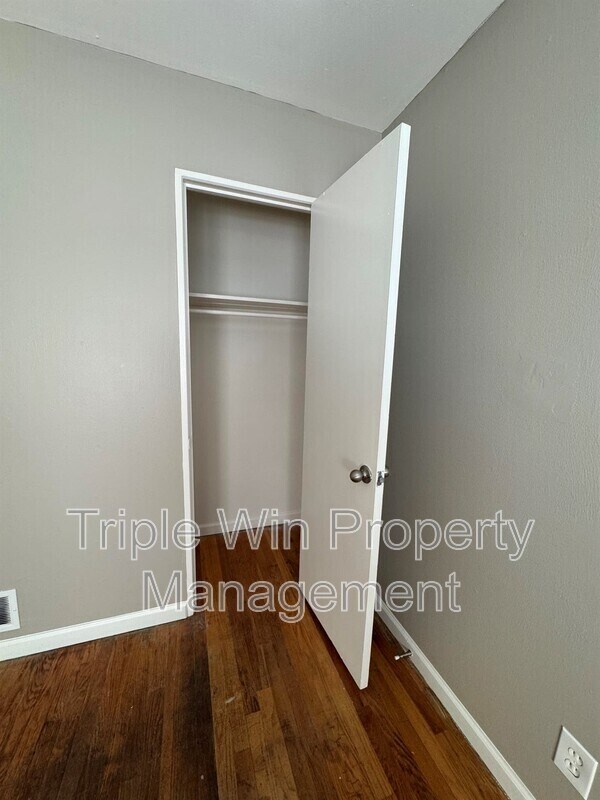 Building Photo - 8629 Elwyn Dr