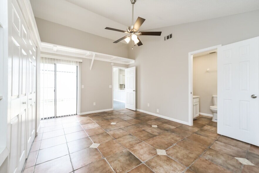 Building Photo - 756 Century 21 Dr