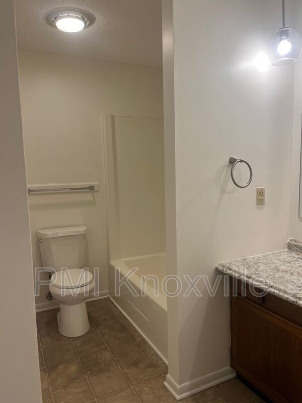 Building Photo - 9120 Woodpark Ln