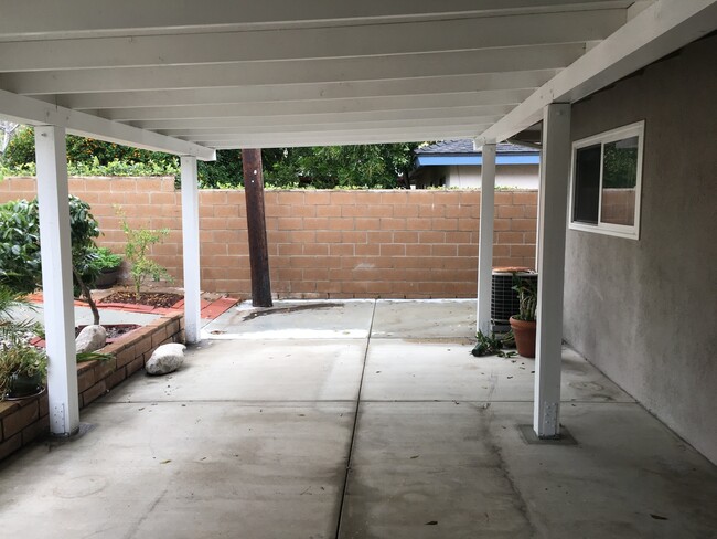 Building Photo - Single Story 3 Bedroom 2.5 Bath Home,