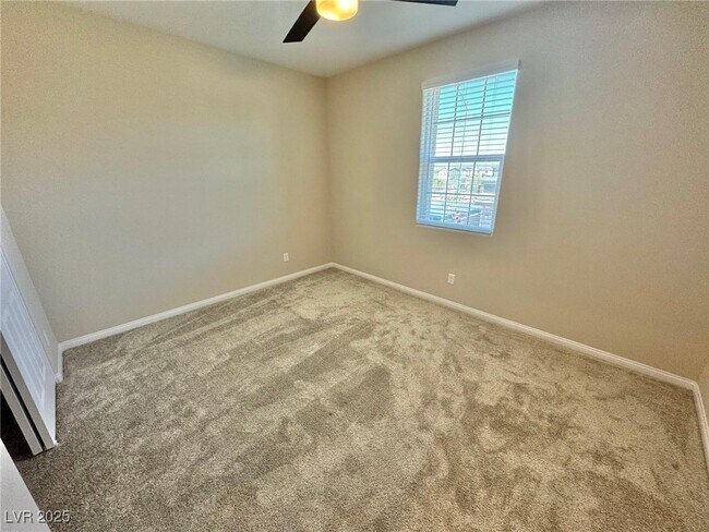Building Photo - 4565 Queens Hill St