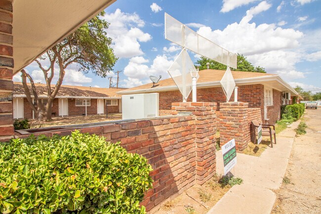 Building Photo - 1610 45th St