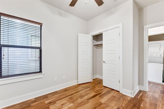 Building Photo - 1504 Lorraine Loop